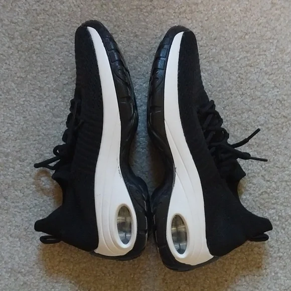 Cushionaire Tennis Shoes - Picture 3 of 4